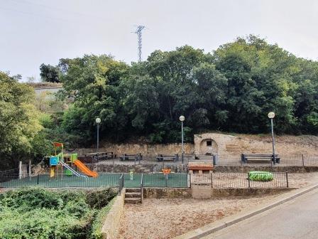 Imagen Parque infantil y merendero. Alberuela de Laliena